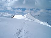 04 Dalla vetta del P. Arpiglia spunta l'Uter